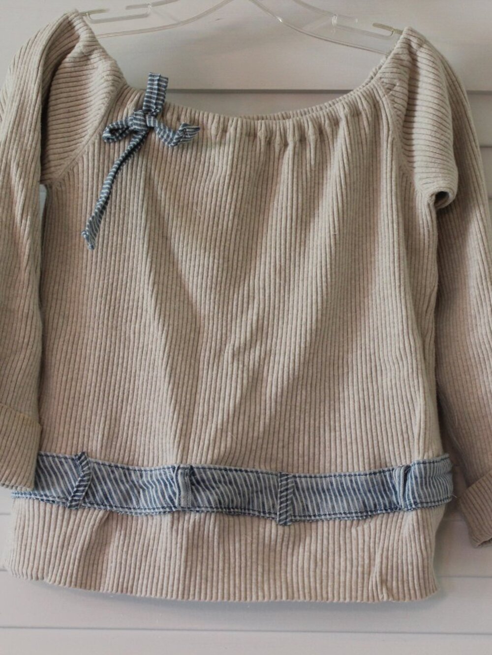 Upcycled Womens beige/tan long-sleeve shirt with a textured, ribbed fabric